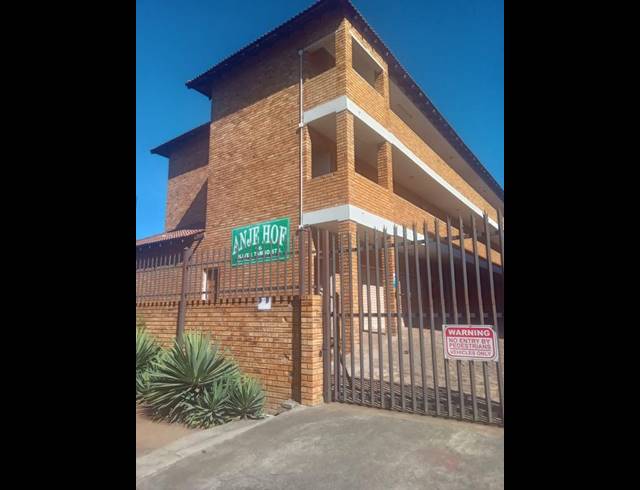 2 BEDROOM APARTMENT FOR SALE IN RUSTENBURG CENTRAL